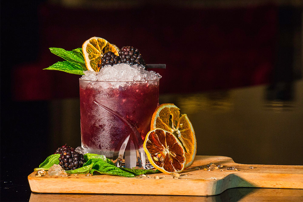 5 Easy and Popular Cocktails You Can Make at Home
